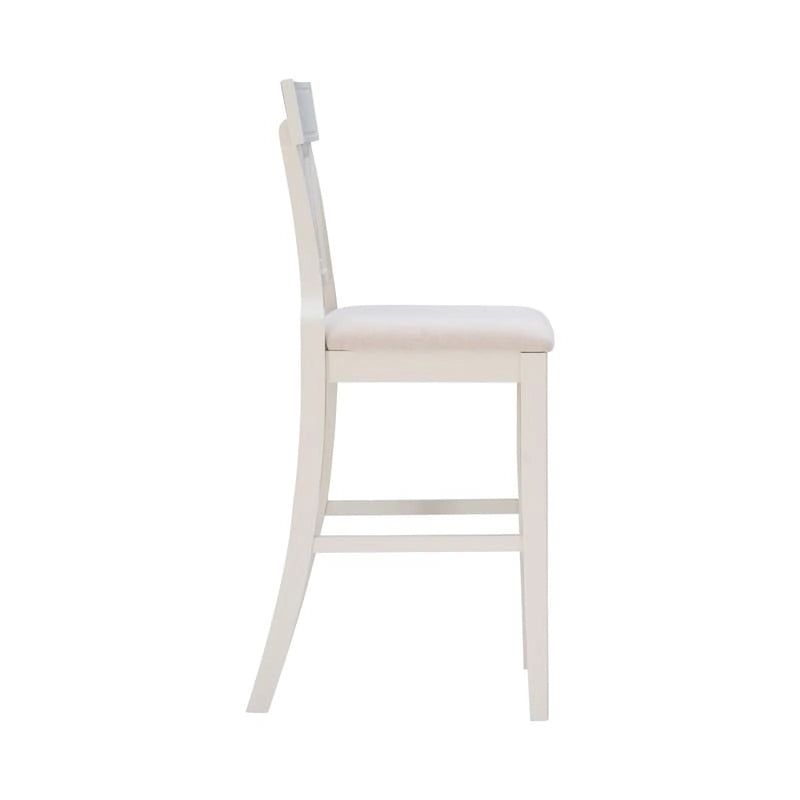 Handgefertigter Barhocker aus Rattan im Landhausstil