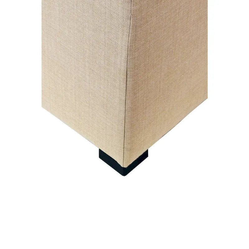 Quadratischer Hocker mit 4-Knopfheftungen