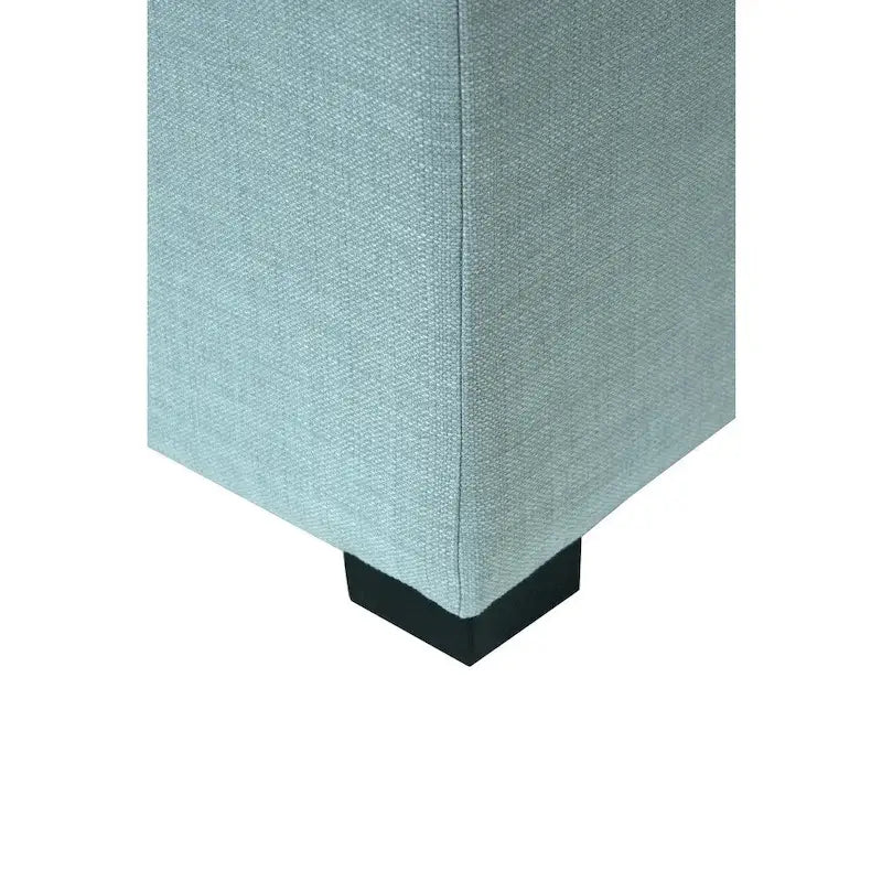 Quadratischer Hocker mit 4-Knopfheftungen