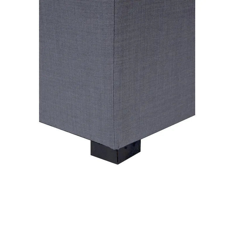 Quadratischer Hocker mit 4-Knopfheftungen