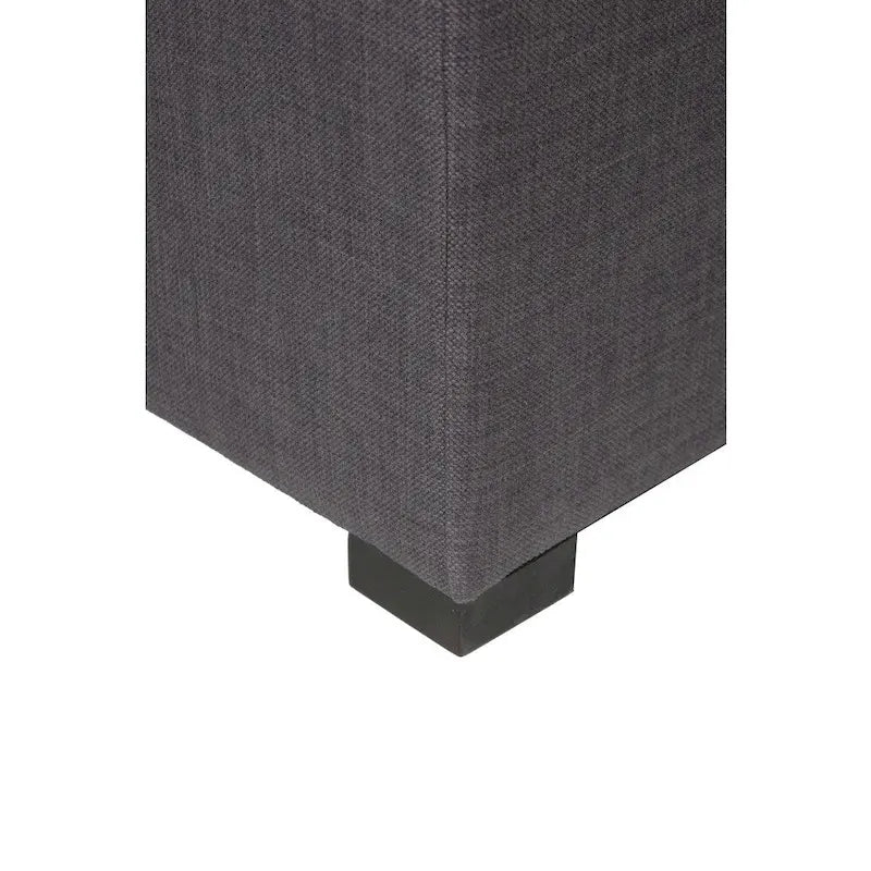 Quadratischer Hocker mit 4-Knopfheftungen